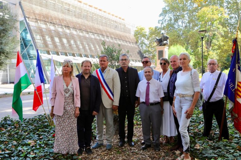 PERPIGNAN REND HOMMAGE AUX VICTIMES DU PEUPLE KURDE